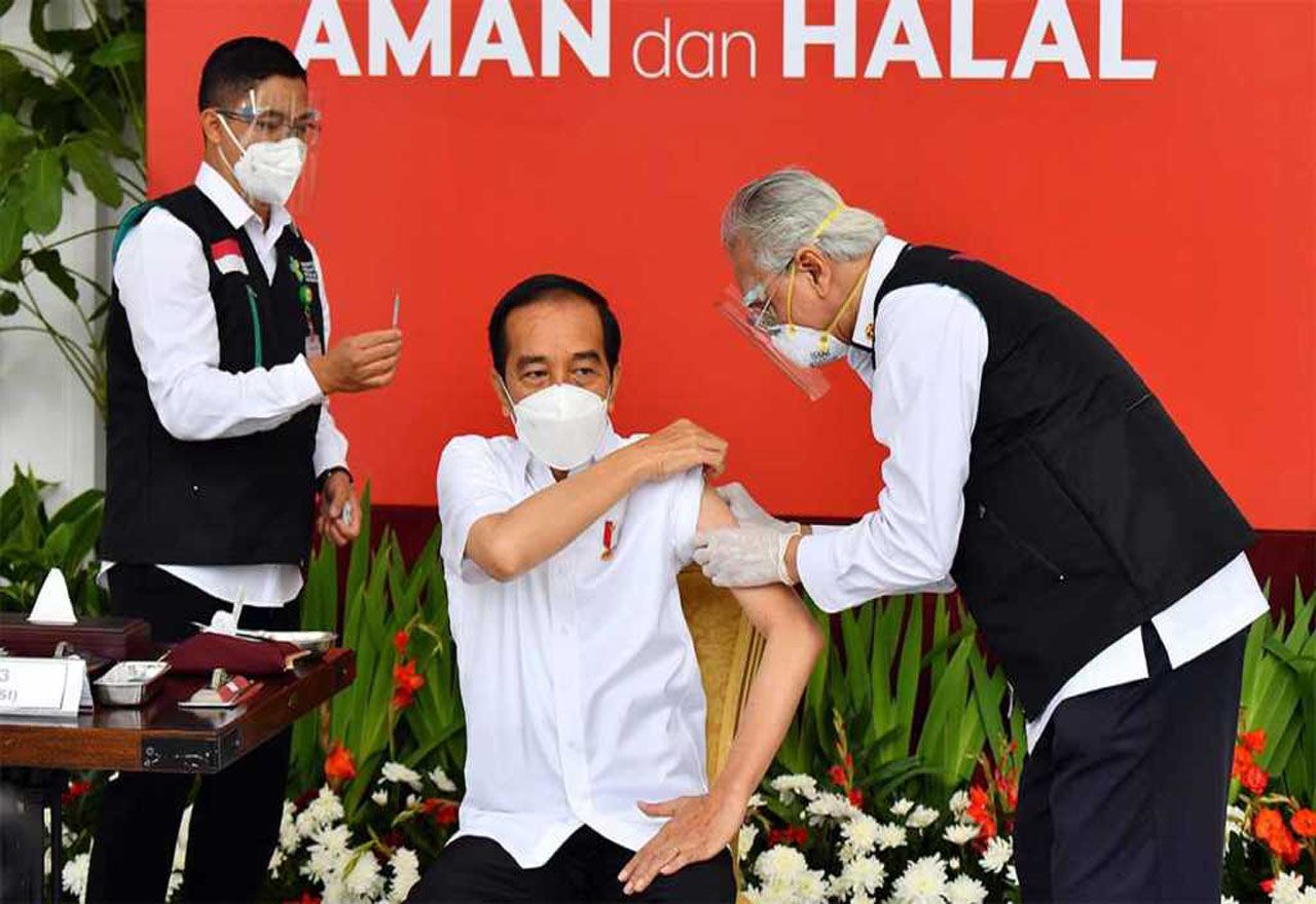 El curioso caso de Indonesia: ¿Es mejor vacunar primero a los ancianos o a los jóvenes?