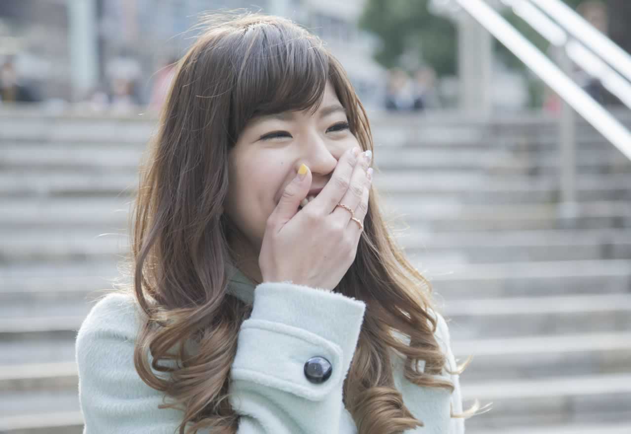 por-que-las-mujeres-japonesas-se-tapan-los-dientes-cuando-sonrien