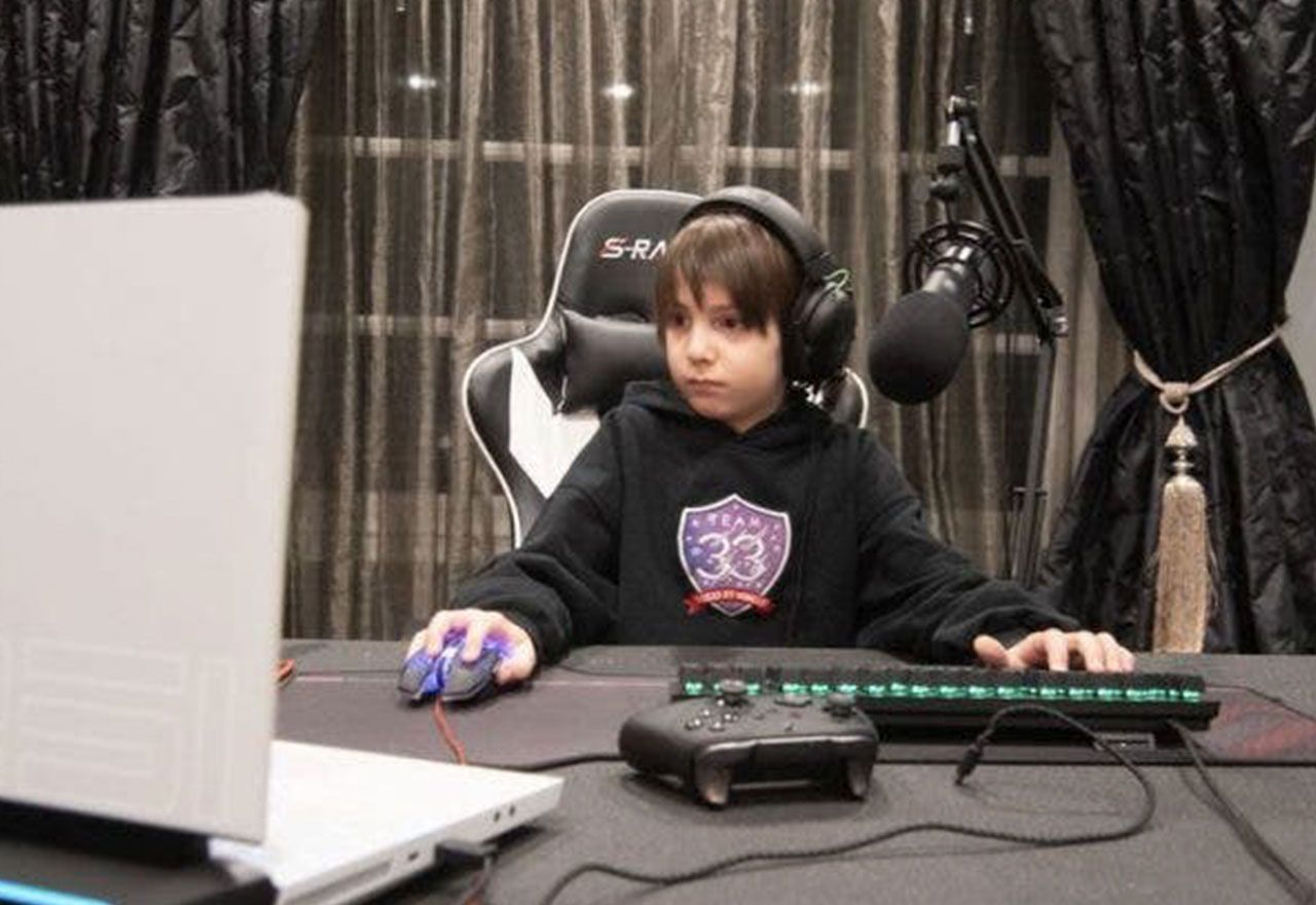 Tiene 8 años y gana un sueldo de 33.000 dólares por jugar tres horas diarias a Fortnite