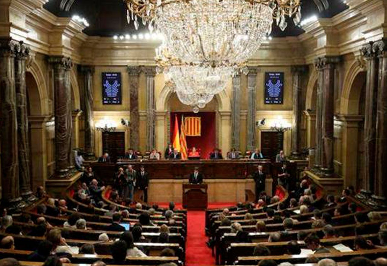 Discriminación indepe: el Parlament de Cataluña excluye al castellano en sus escritos