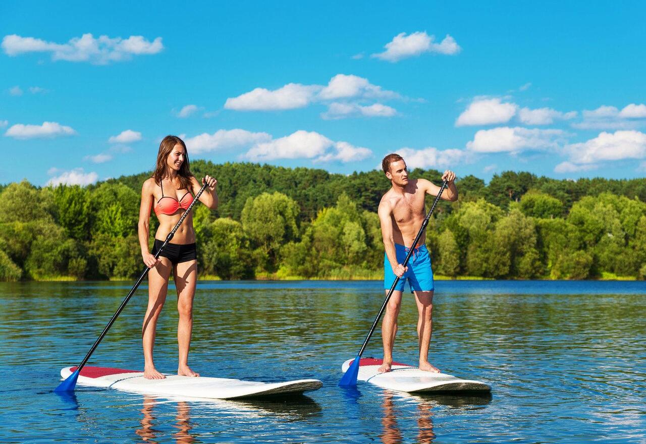 Los beneficios de practicar paddle surf