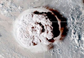 impactantes-imagenes-via-satelite-de-la-erupcion-del-volcan-submarino-del-pacifico