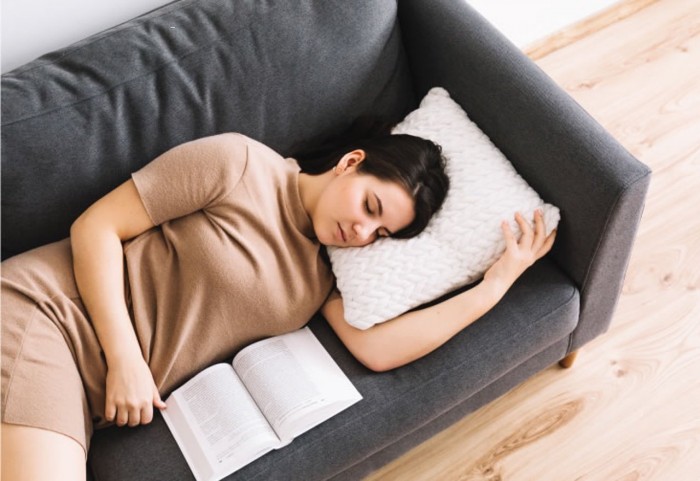 ¿Qué beneficios provoca dormir la siesta?
