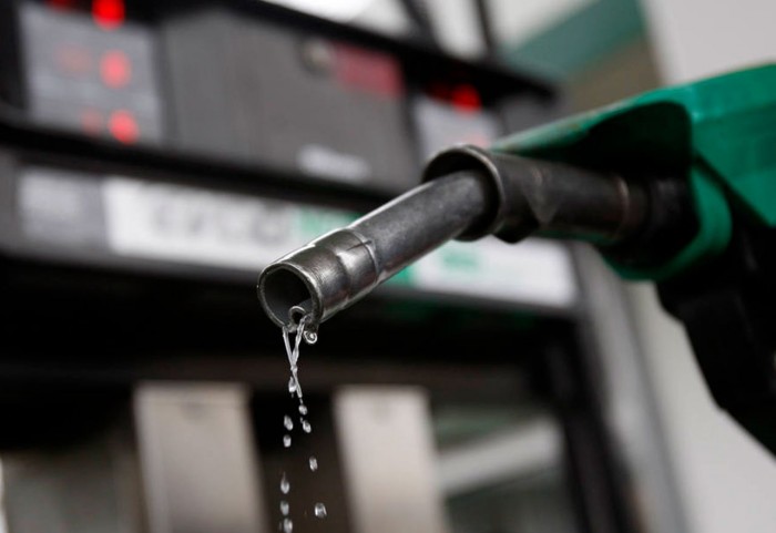 Echa gasolina cuanto antes: el precio de los combustibles se va a disparar, y en España más