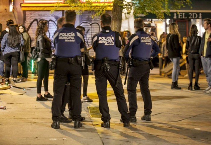 Asesinados dos jóvenes de 15 y 25 años en Madrid: un tercer adolescente se encuentra grave