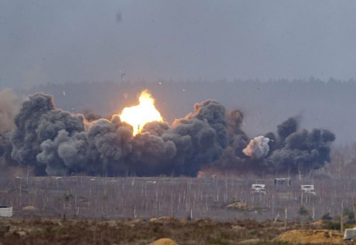 Ha estallado la guerra en Ucrania: Rusia comienza los bombardeos y amenaza a EE.UU. y la OTAN