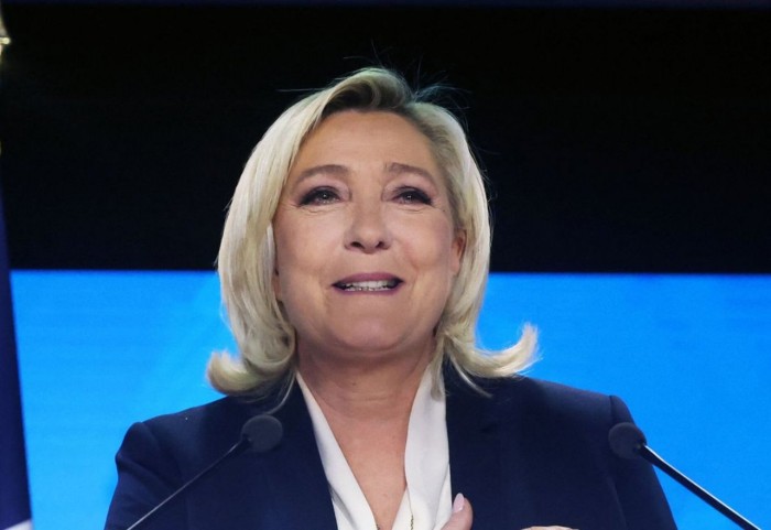 Las relaciones amorosas de Le Pen, la rival de Macron en Francia: dos rupturas y tres hijos