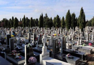 profanan-tumbas-y-las-destrozan-en-un-cementerio-catalan-para-robar-a-los-muertos
