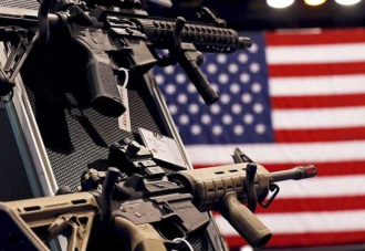 ¿En qué consiste la Segunda Enmienda que permite tener armas en Estados Unidos?