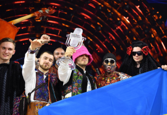Los ganadores de Eurovisión venden el trofeo para expulsar a los rusos de Ucrania