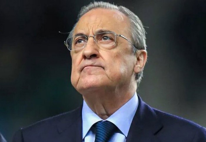 El '9' que quiere el Real Madrid está desesperado: quiere firmar ya pero Florentino pone una condición