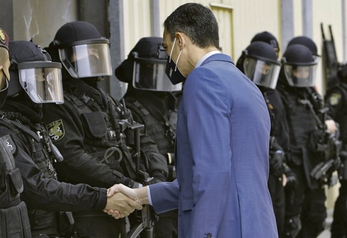 El recorte de Pedro Sánchez que enfurece a policías y militares: no dan crédito
