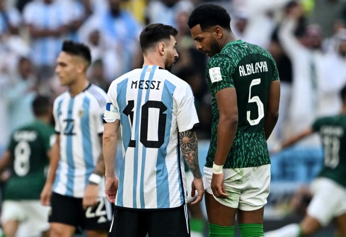 Así vaciló el defensa de Arabia Saudí a Messi en el Mundial: la conversación sale a la luz
